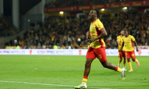 Liverpool dẫn đầu cuộc đua giành trung vệ Samson Baidoo