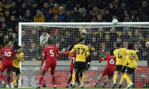 Slot gục ngã khi Liverpool sụp đổ vì 'căn bệnh' cuối trận