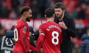 Carrick và bài toán cân bằng hàng công Man Utd trước Newcastle