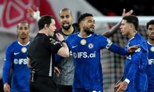 Sự non nớt và thẻ đỏ đang nhấn chìm Chelsea của Rosenior