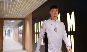 Kỳ thị đồng tính, sao trẻ MU bị cấm đá 6 trận