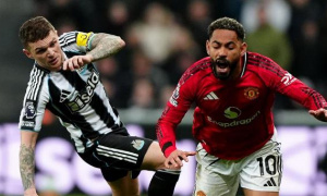Chơi hơn người, Man Utd vẫn thua đau Newcastle phút bù giờ