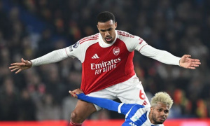 Gabriel ngưỡng mộ Saka sau cột mốc 300 trận
