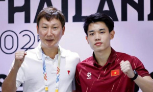 HLV Kim Sang Sik và Đình Bắc được vinh danh sau năm 2025 rực rỡ