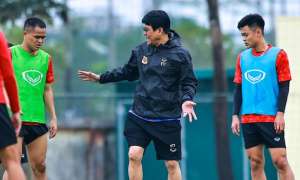 HLV Vũ Tiến Thành dẫn dắt buổi tập đầu tiên tại Ninh Bình FC