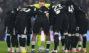 Lý do dàn sao Chelsea xếp vòng tròn trước mỗi hiệp đấu