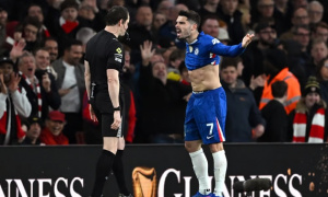 Pedro Neto bị FA buộc tội lăng mạ trọng tài