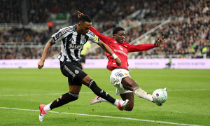 Vì sao MU bắt buộc phải mua máy quét sau trận thua Newcastle?