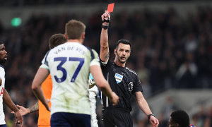 Hết mộng 'ông lớn', Van de Ven lộ nguyên hình tại Spurs