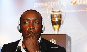 Huyền thoại MU mất ghế HLV vì từ chối giảm lương