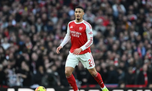 Saliba chấn thương mắt cá, lỡ trận Arsenal đấu Mansfield