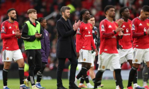 Shearer sốc vì MU đứng thứ 3 với lối đá nghèo nàn