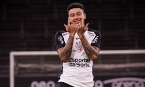 Lương Jesse Lingard tại Corinthians chỉ bằng 1/10 của Depay