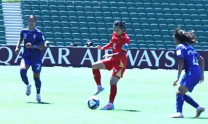 Fan hâm mộ xót xa cho tuyển nữ Việt Nam thi đấu dưới nắng gắt