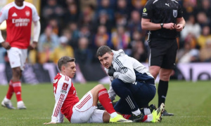 Arsenal lo sốt vó vì Trossard chấn thương tại FA Cup