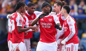 Arsenal cán mốc 100 bàn thắng mùa này sau khi hạ Mansfield