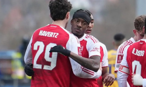 Arsenal là CLB Ngoại hạng Anh đầu tiên cán mốc 100 bàn mùa này