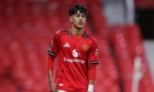Quá nhỏ tuổi, thần đồng Man Utd không được đôn lên đội U21