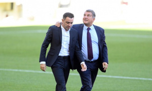 Laporta phản pháo Xavi sau những cáo buộc về Messi