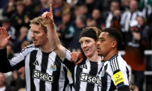 Eddie Howe muốn Newcastle đá trận huyền thoại trước Barca