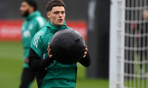 Liverpool đón Wirtz nhưng âu lo khi Chiesa vắng tập