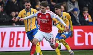 Eberechi Eze ca ngợi Max Dowman là 'cầu thủ đặc biệt'