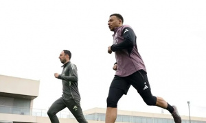 Mbappe tập riêng, khó đá với Man City dù đã trở lại