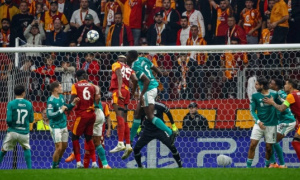 Arne Slot với sứ mệnh xóa bỏ lời nguyền Istanbul của Liverpool