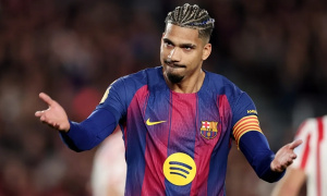 Araujo là con dao hai lưỡi của Barca trước Newcastle