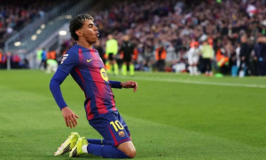 Hansi Flick đánh giá Cubarsi ngang tầm Lamine Yamal