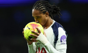 Juventus nhắm Djed Spence của Tottenham, giá 30 triệu euro