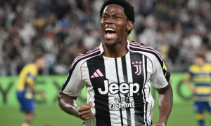 Aston Villa tranh Jonathan David với Manchester United