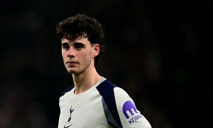 Archie Gray ở lại, Tottenham quyết tranh Mateus Mane