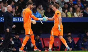 Biếu không 2 bàn, thủ môn Tottenham bị thay ra chỉ sau 17 phút