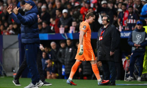 Rút thủ môn phút 17, HLV Tudor bị Joe Hart chỉ trích