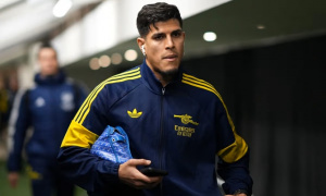 Hincapie bảo vệ chiến thuật ranh mãnh của Arsenal