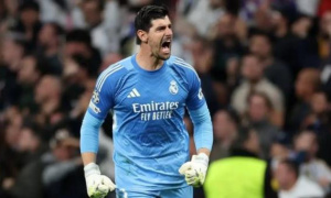 Pha phát bóng thần sầu giúp Courtois đi vào lịch sử Cúp C1
