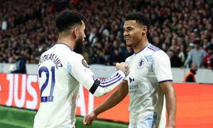 Hạ Lille ngay tại Pháp, Aston Villa mở toang cửa đi tiếp