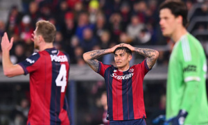 Bologna tố trọng tài người Đức quá nương tay với Roma