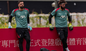 Alisson ở lại, kịch bản nào cho Mamardashvili?