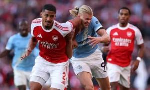 Đá trước hay sau định đoạt ngôi vương Arsenal, Man City?