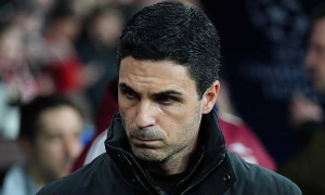 Khối bê tông của Moyes thử thách kiên nhẫn của Arsenal