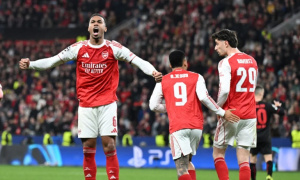 Ashley Cole chỉ ra vũ khí giúp Arsenal tiến sát ngôi vương