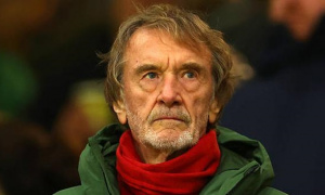 Ratcliffe khen ngợi nhưng chưa chốt tương lai Carrick