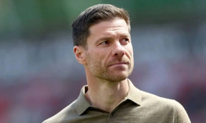 Đại diện dập tắt tin Alonso thay Slot tại Liverpool