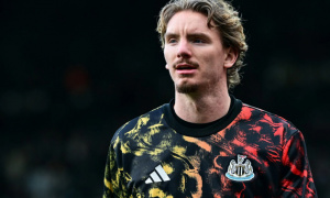 Newcastle không sai khi kiên nhẫn với Nick Woltemade
