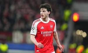 Luật cúp châu Âu khiến Arsenal đá cùng giờ Chelsea