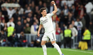 Arda Guler lập siêu phẩm 60m giúp Real Madrid đè bẹp Elche