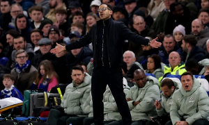 Liam Rosenior chỉ trích hàng thủ Chelsea sau trận thua Newcastle