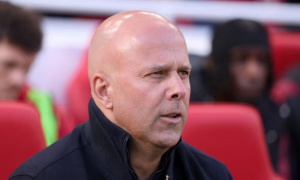 Paul Merson dự báo Arne Slot có thể bị sa thải nếu Liverpool hụt top 4